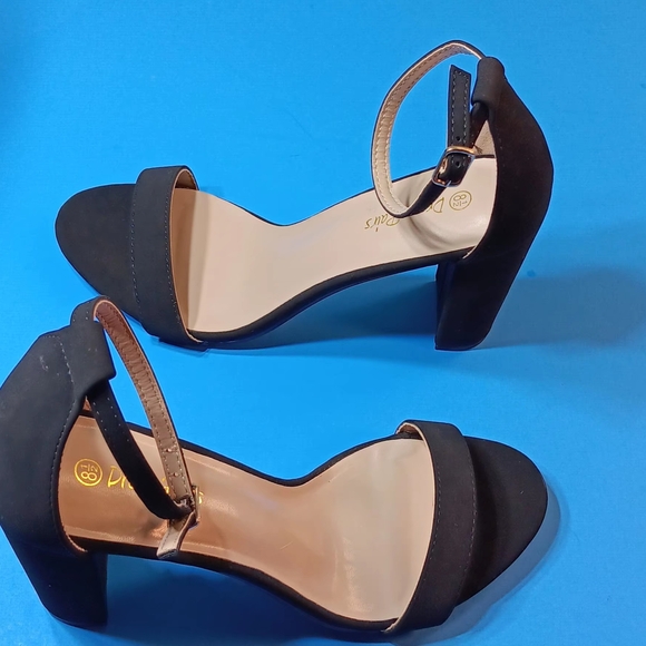 DREAM PAIRS Women's Hi-Chunk High  Heels Black Ankle Strap  Pump Sandals - 8.5 - Picture 1 of 6